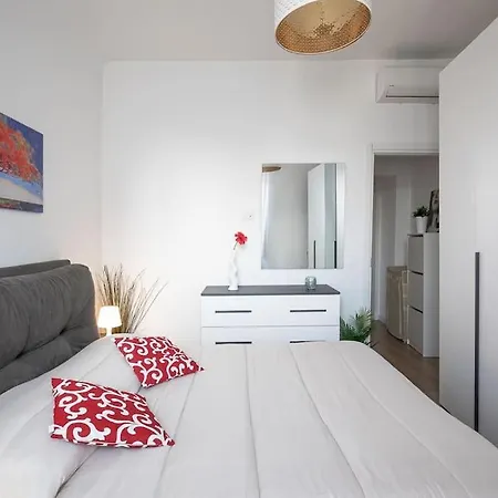 Apartament Duomo 10 Min Cozy Netflix + Wifi Mediolan